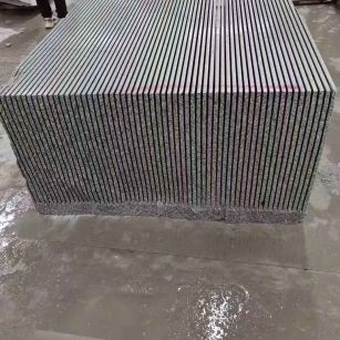 贺州芝麻白毛板荒料切割