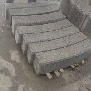 贺州芝麻白弧形路牙石