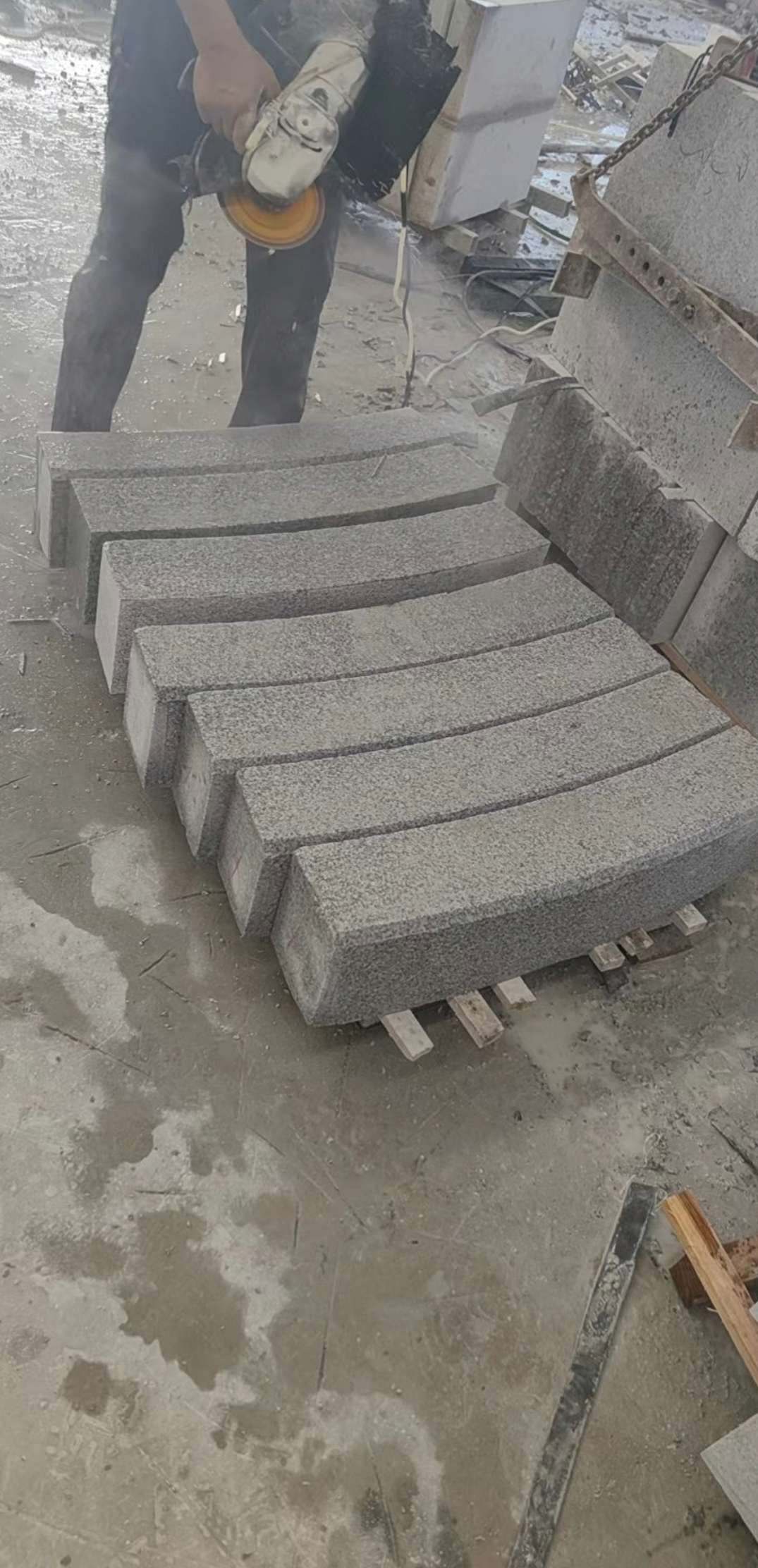 贺州芝麻白弧形路牙石